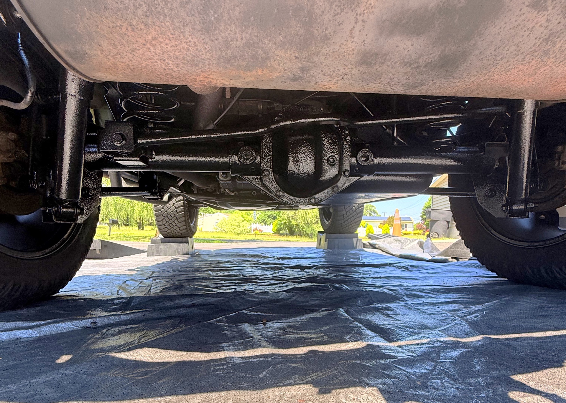 Rear differential and frame after undercoating